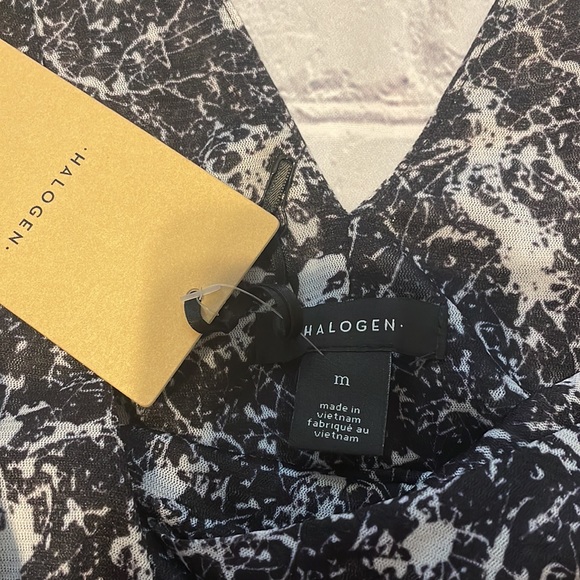 $5 LABOR DAY SALE ❤️ Halogen Ruched Mesh V-Neck Top in Black & White Medium NWT - Picture 3 of 4